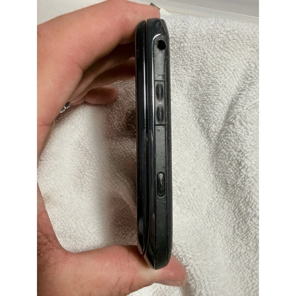 BlackBerry 9800 Torch AT&T Slider Smartphone 3G – Powers On SIM Card No SD Card